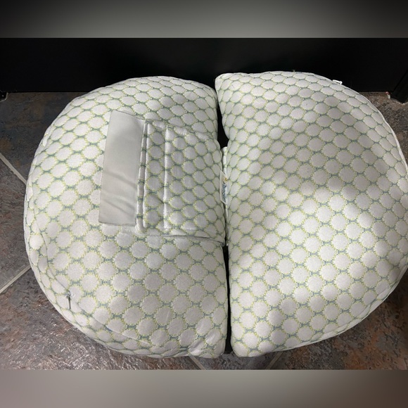 Maternity & Pregnancy Pillow - Picture 7 of 8